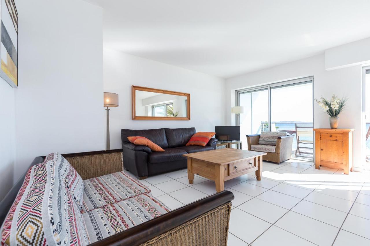 Bright Two Bedroomed Apartment On The Beach In Cannes With Huge Terrace With Fabulous Sea Views - 2001 Exterior foto