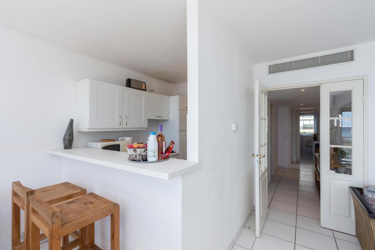Bright Two Bedroomed Apartment On The Beach In Cannes With Huge Terrace With Fabulous Sea Views - 2001 Exterior foto