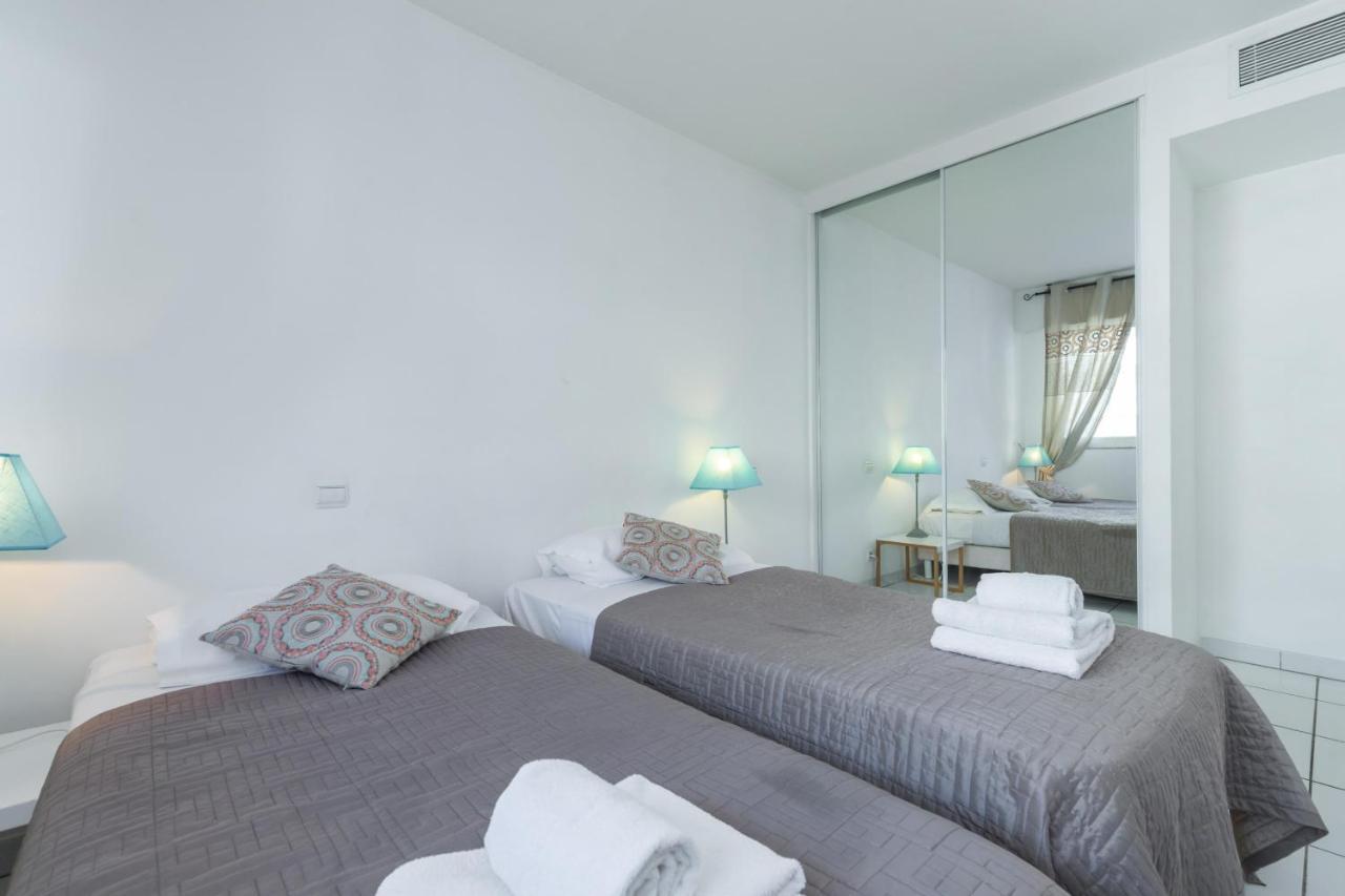 Bright Two Bedroomed Apartment On The Beach In Cannes With Huge Terrace With Fabulous Sea Views - 2001 Exterior foto