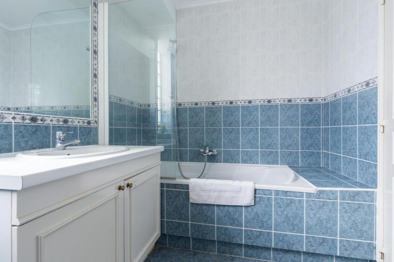 Bright Two Bedroomed Apartment On The Beach In Cannes With Huge Terrace With Fabulous Sea Views - 2001 Exterior foto